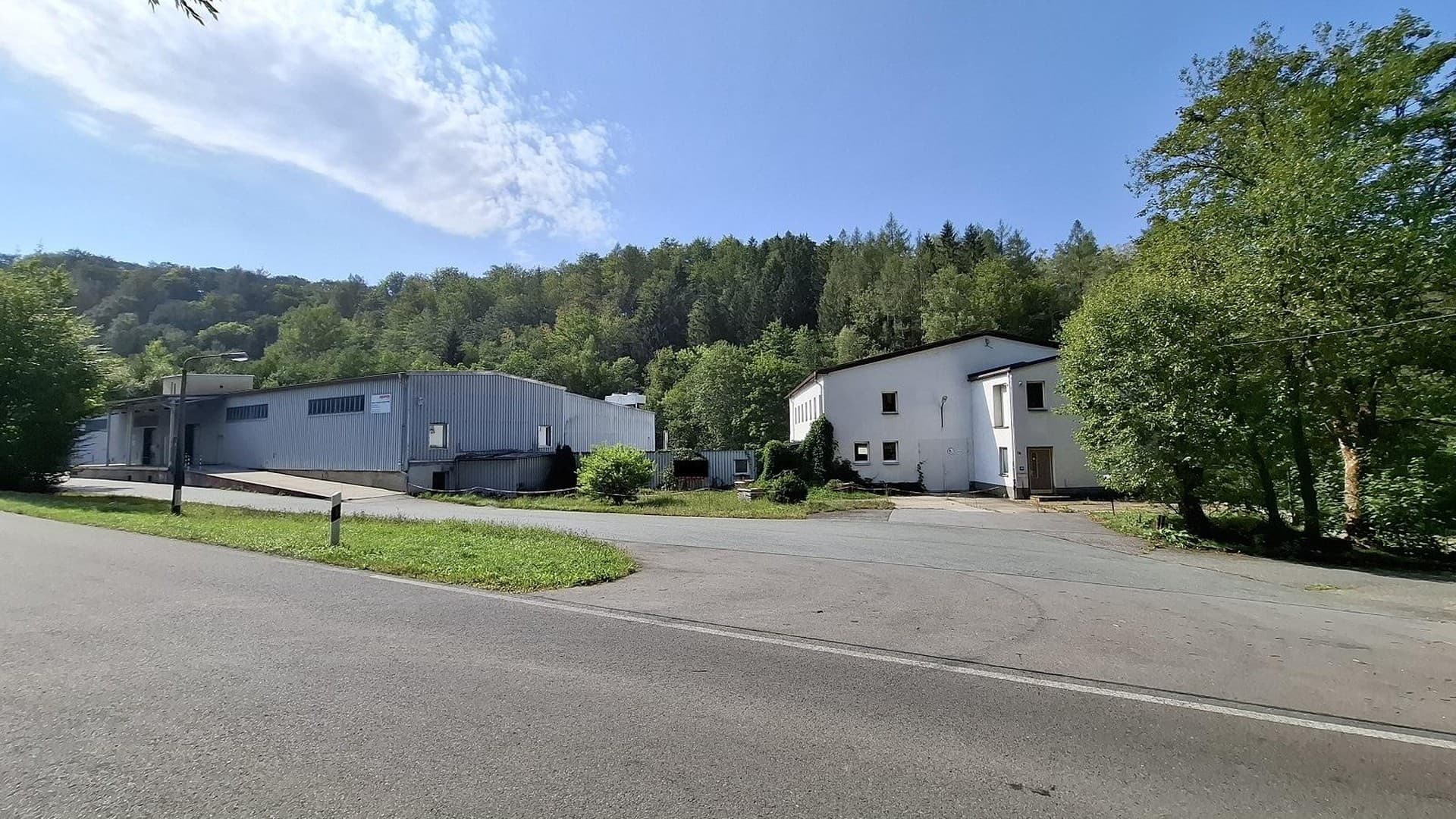 Lagerhalle / Produktion 3200qm mit Büro, Dusche, WC zu verkaufen