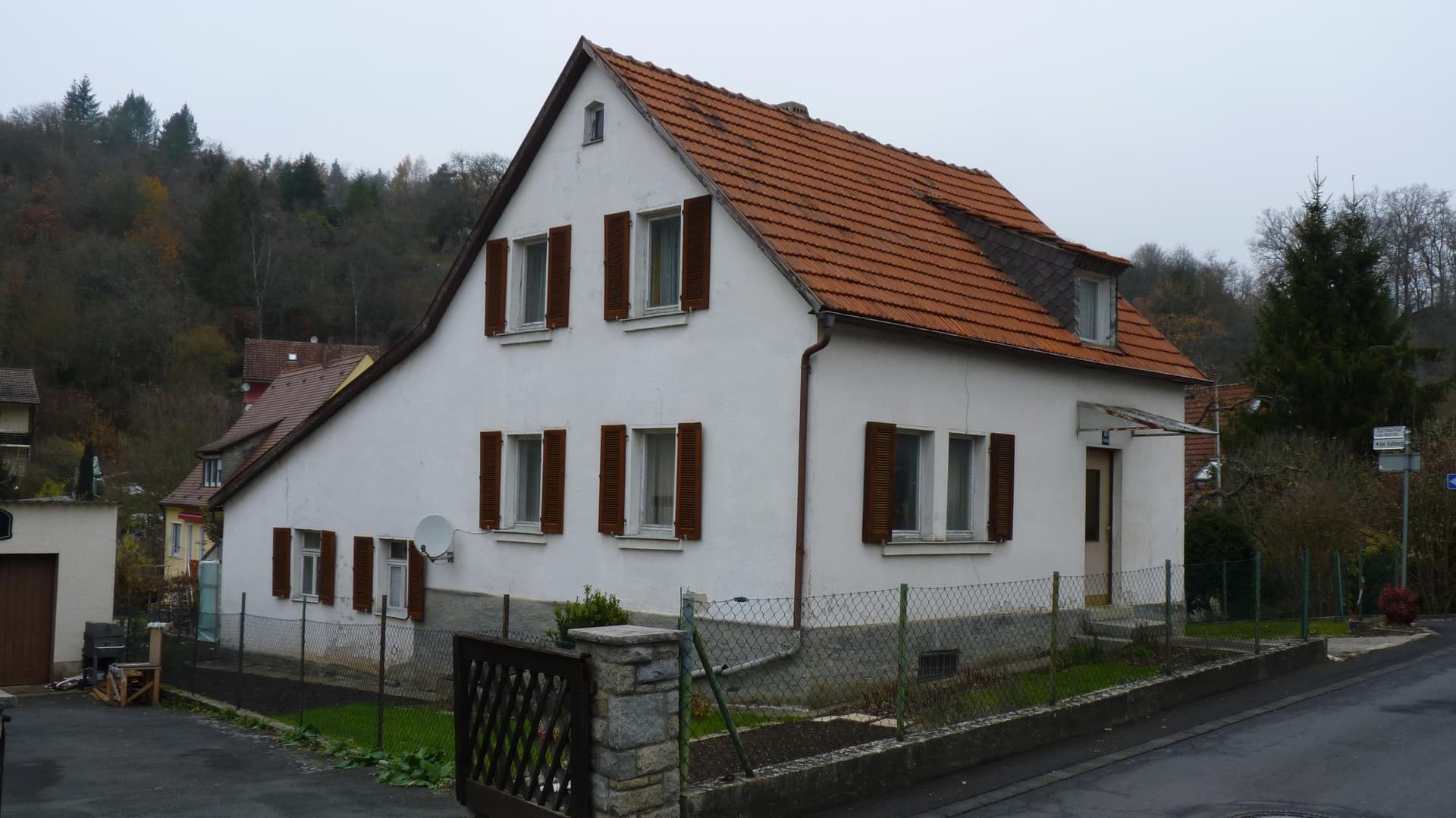 Großes Grundstück mit Altbau in sehr guter Lage in Unterdürrbach, provisionsfrei, von Privat!