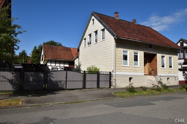 3 Familienhaus in toller Lage mit ebenerdigen Garten