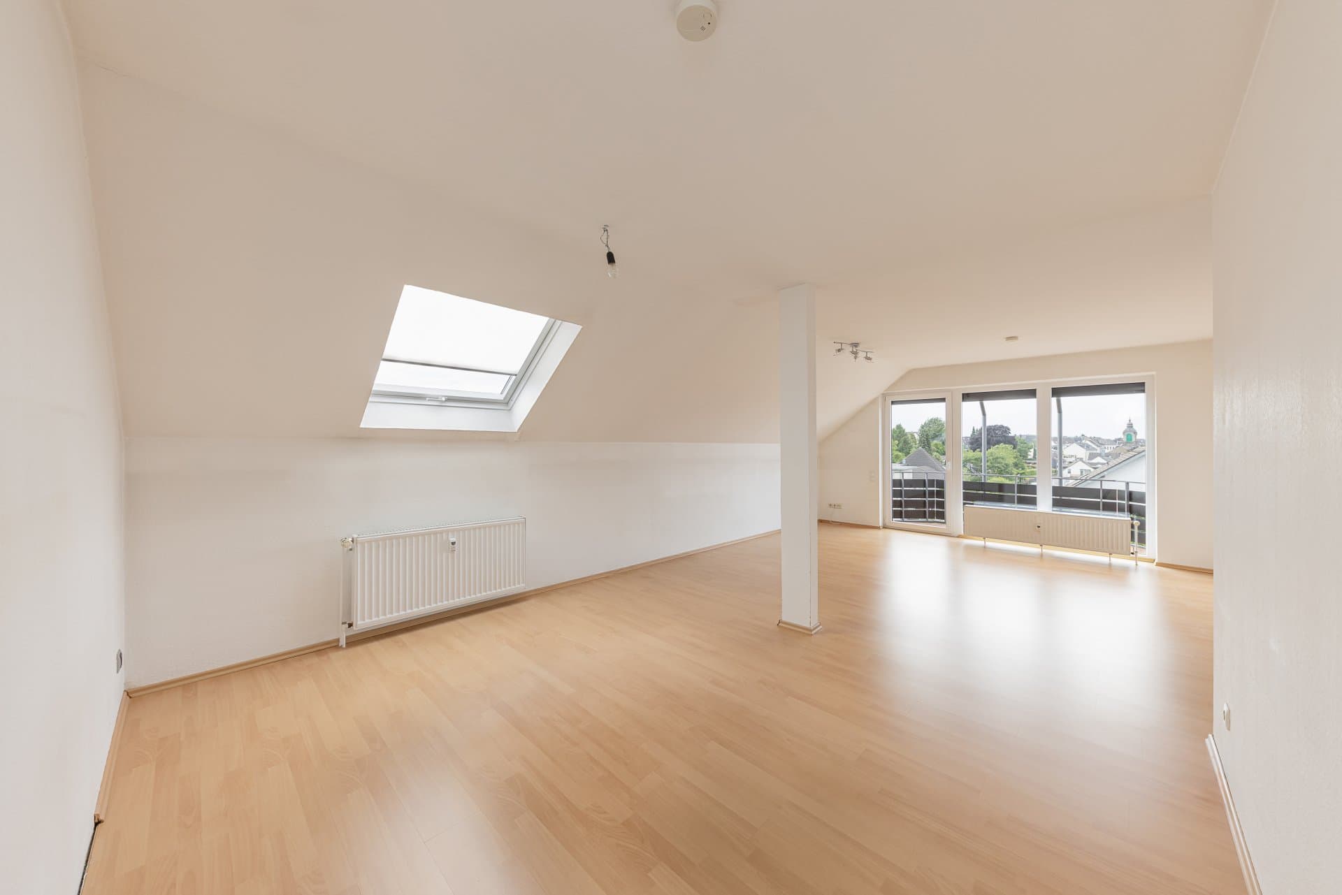 Komfort ohne Kompromisse: Eigentumswohnung mit Balkon, Loggia, Hobbyraum und einem Stellplatz