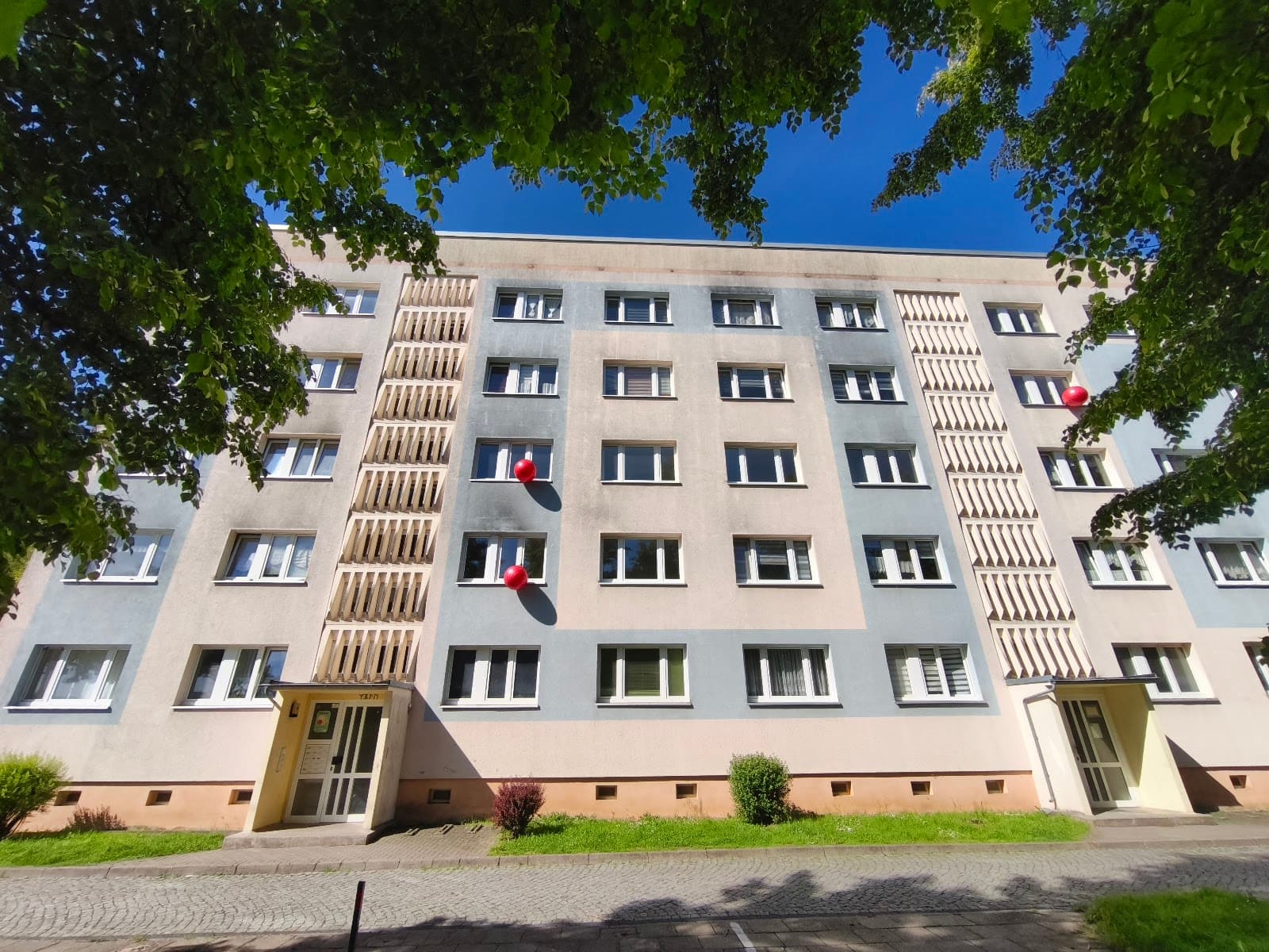 Erstbezug nach Vollsanierung- Vierraumwohnung in der 1.Etage!