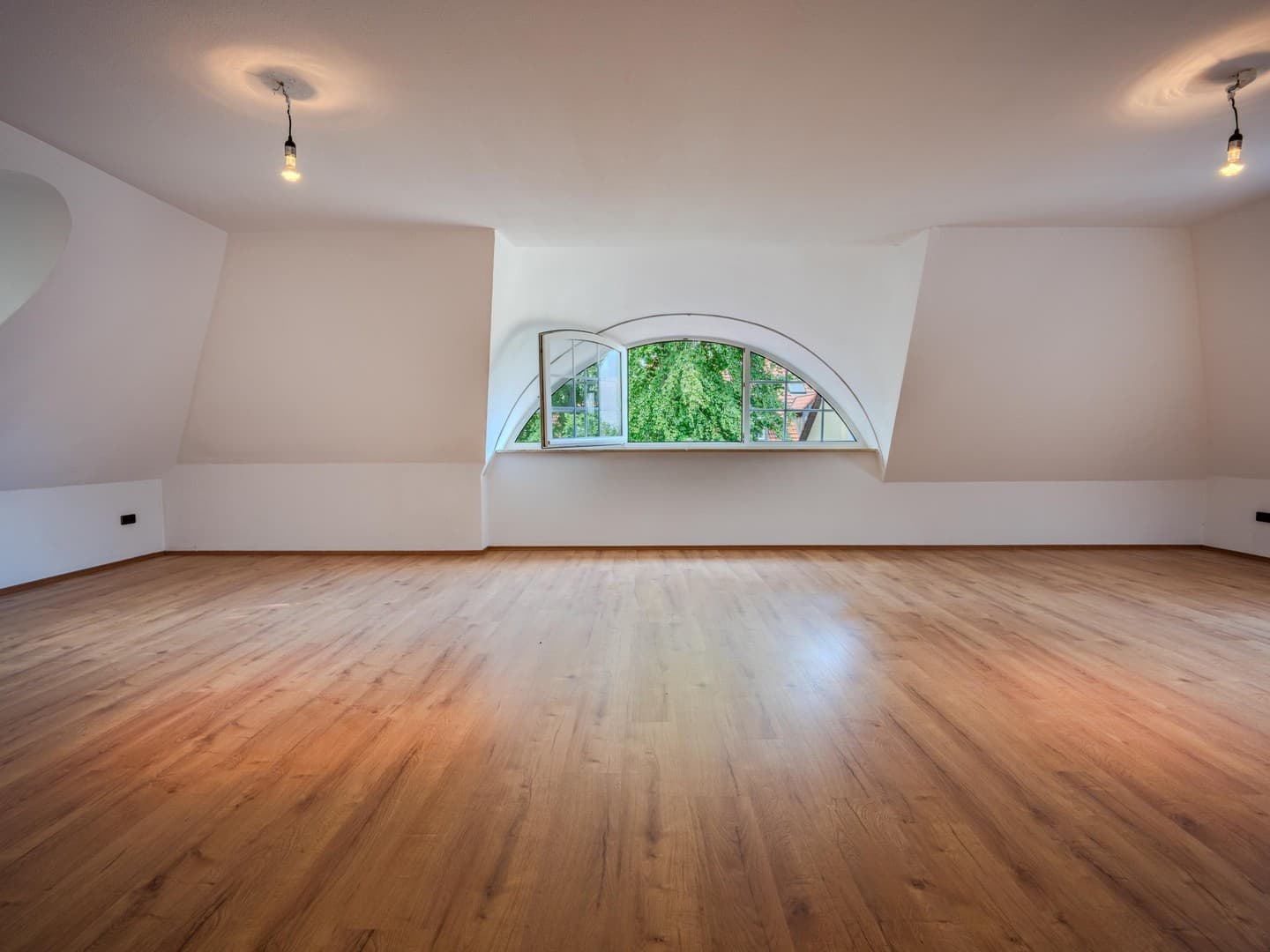 Großzügige 3-Zimmer-Maisonette-Wohnung mit ca. 120 m² in Zirndorf-Weiherhof – sofort bezugsfrei