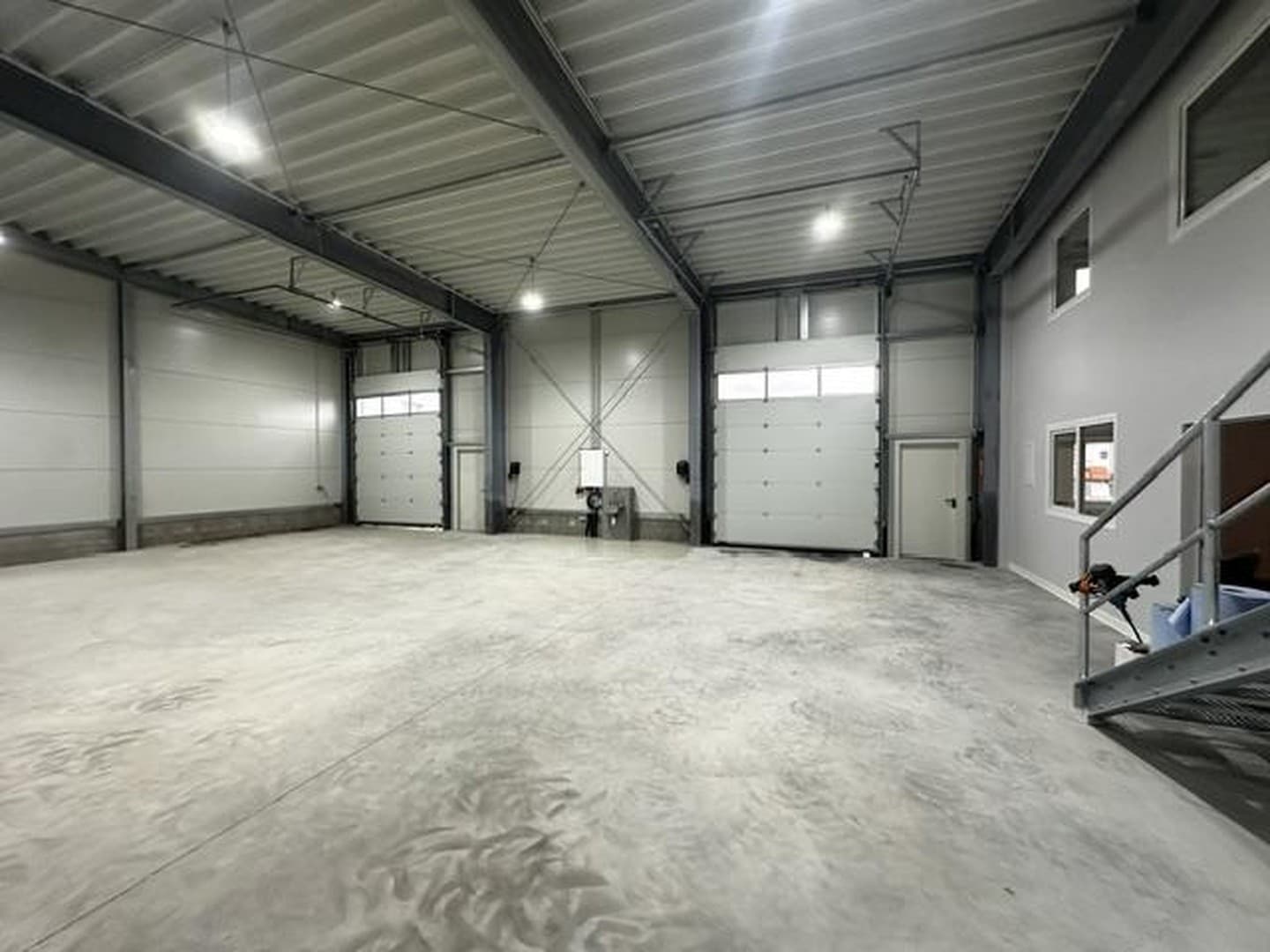 Grenzstraße 14: Neubau von 8 Lager- und Produktionshallen in bester Lage