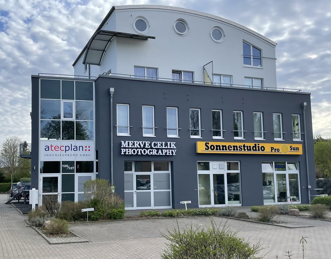 Attraktive Büroräume in Wohn- und Geschäftshaus, Nähe Weserpark