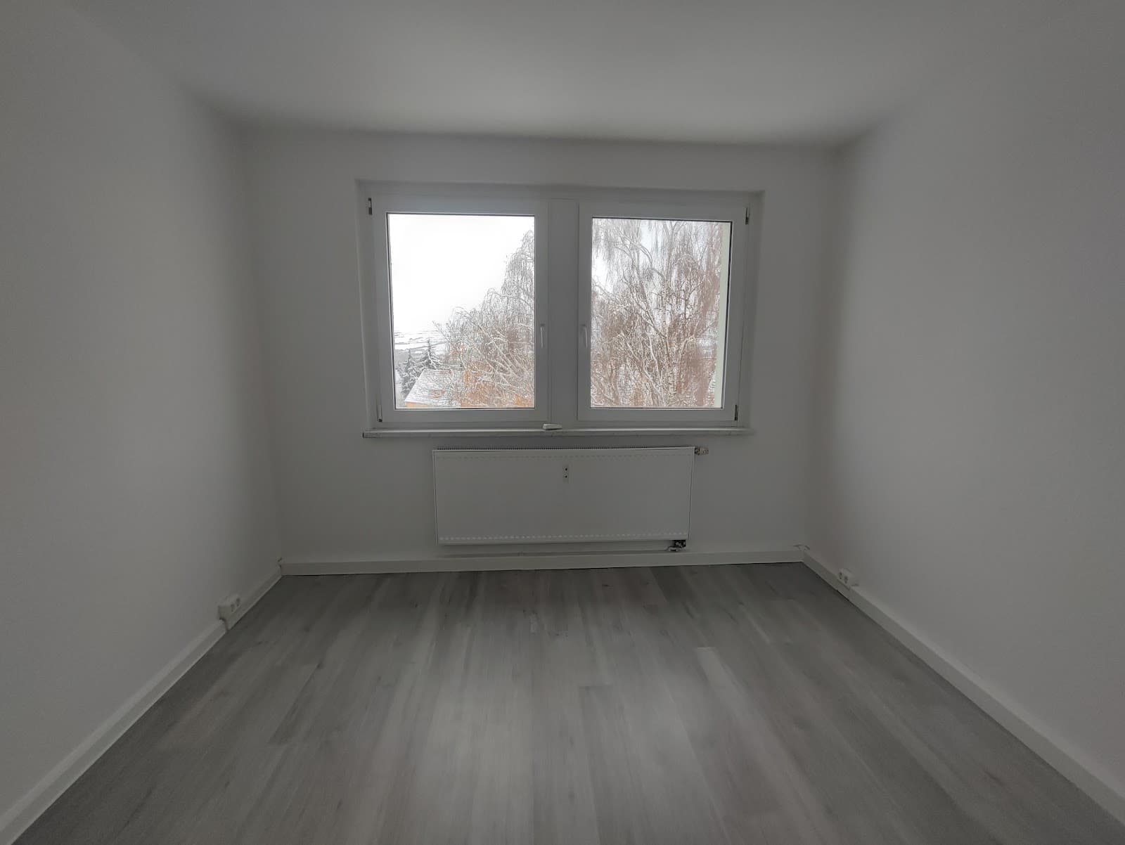 Komfortabel wohnen in Sangerhausen-Süd – Tageslichtbad, Balkon und Einkaufsmöglichkeiten