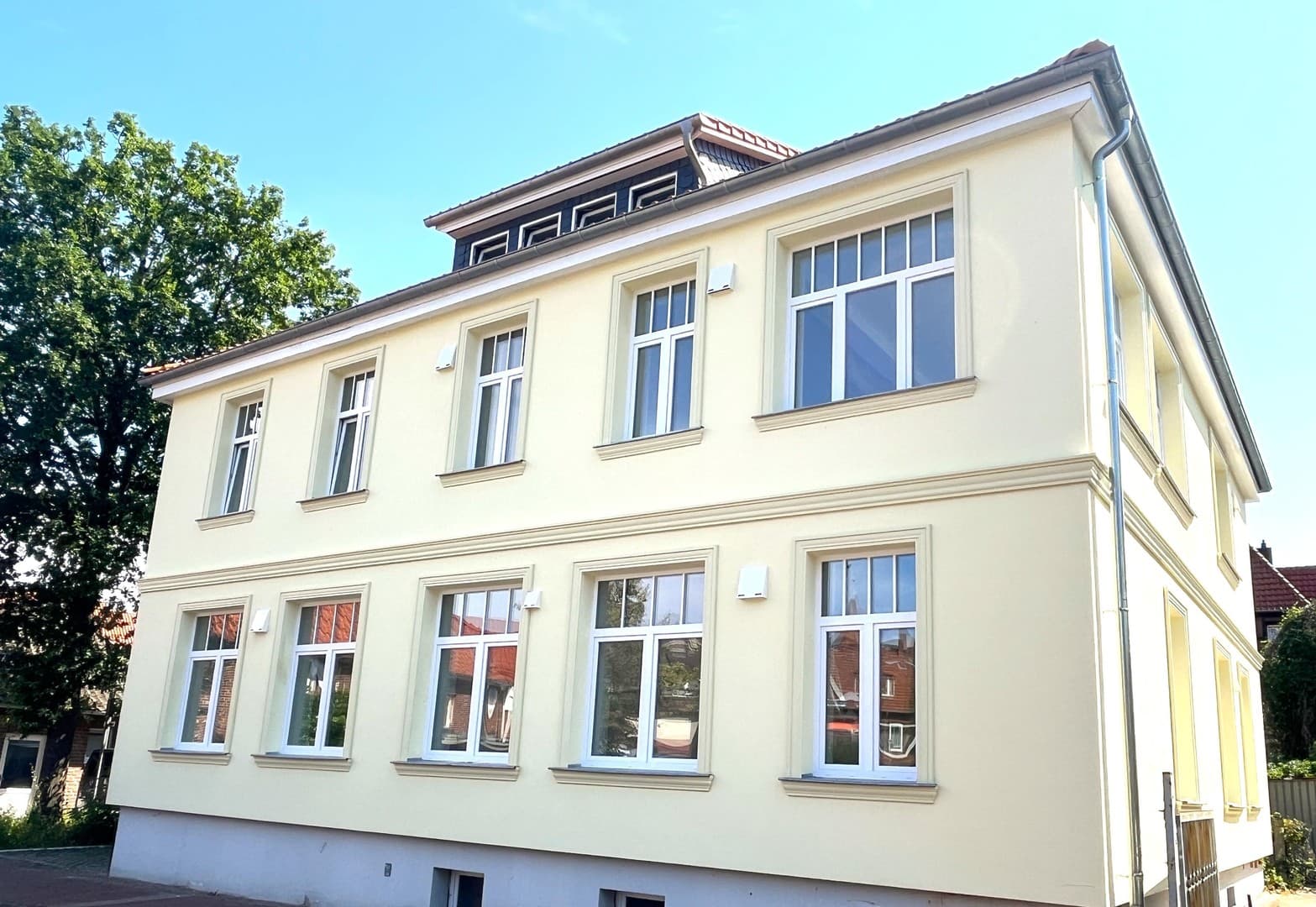 Erstbezug - Helle 3 Zimmer Wohnung in Bestlage - WG geeignet
