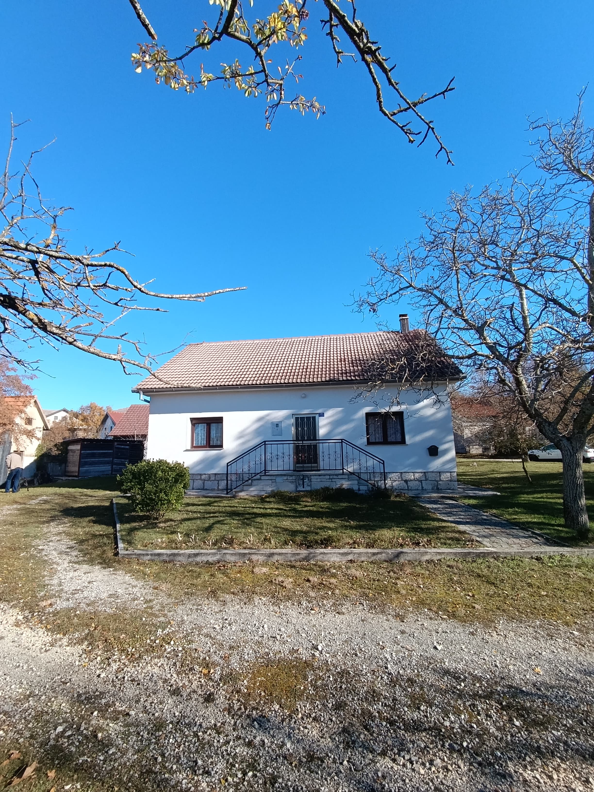 Haus und Grundstück mit Seeblick