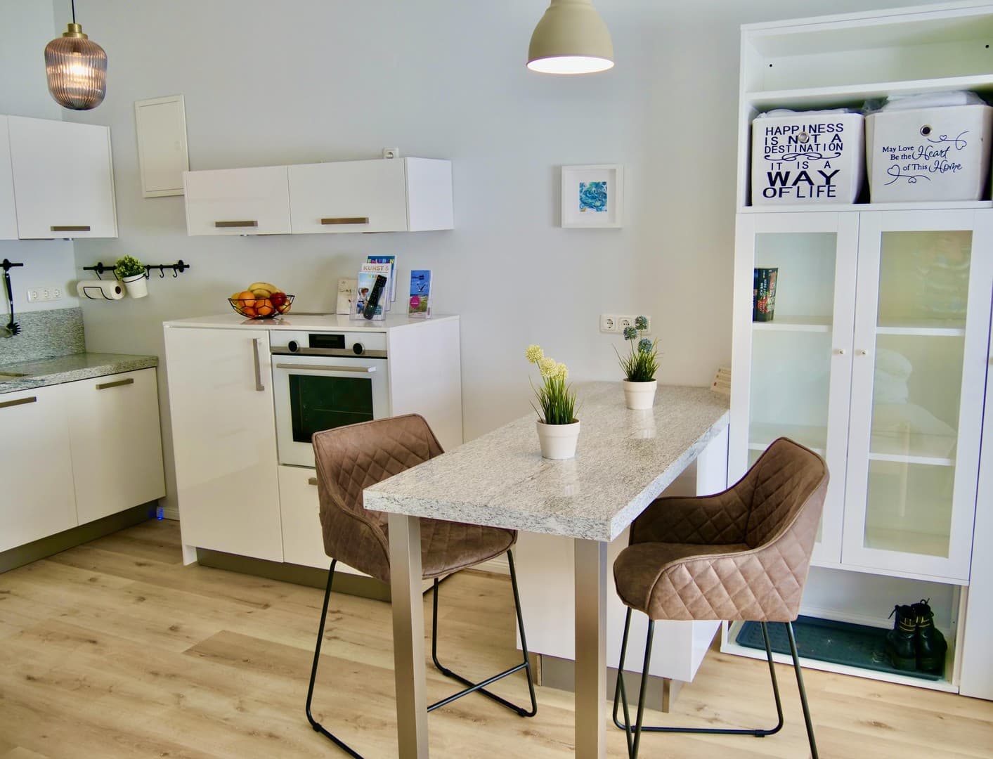 Strandnahe Kapitalanlage: Ferienwohnung & Ladengeschäft