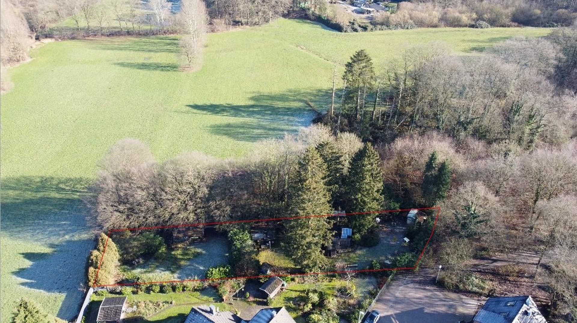 großzügiges Baugrundstück am Landschaftsschutzgebiet. Potenzial für exklusives Wohnen