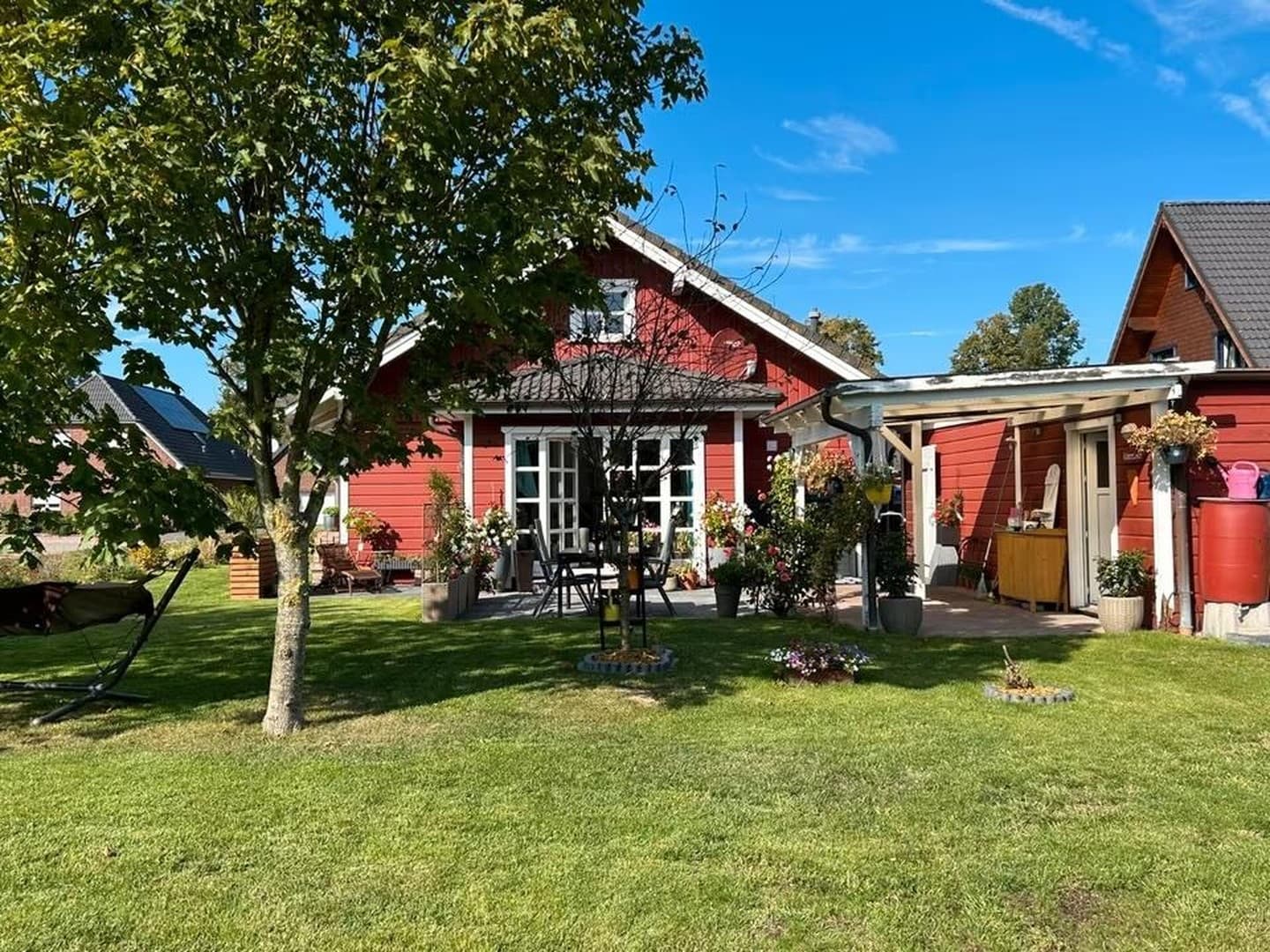 Charmanter Holzbungalow auf Eckgrundstück