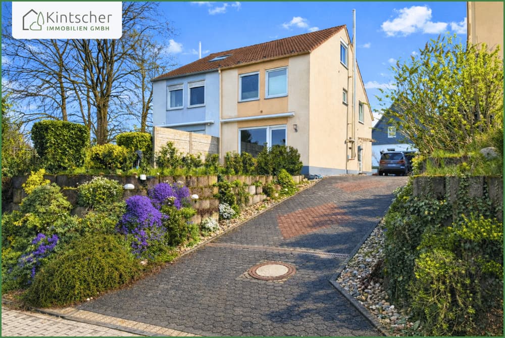 Modernisierte Doppelhaushälfte mit kleinem Garten und Kamin - in Wermelskirchen