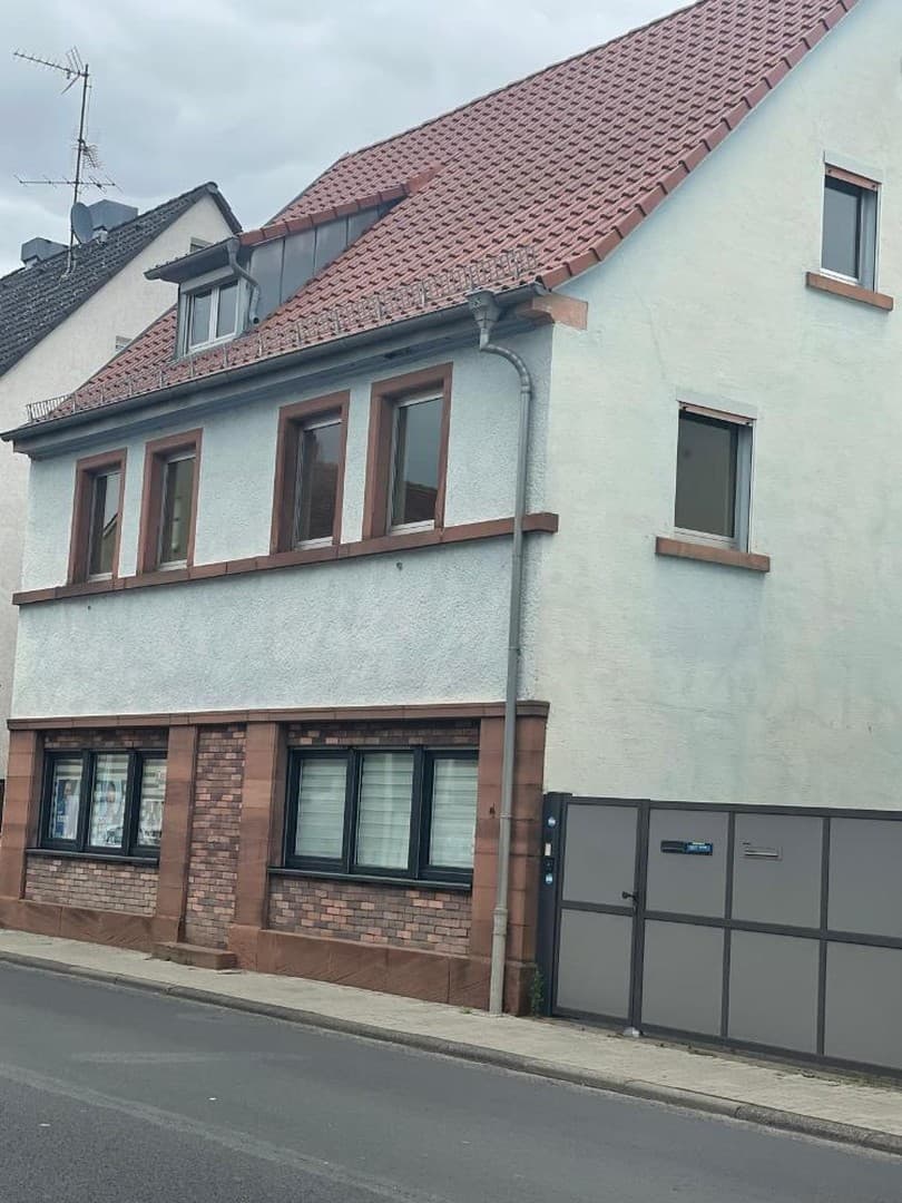Zweifamilienhaus mit Gewerbe und viel Potenzial in Kleinwallstadt