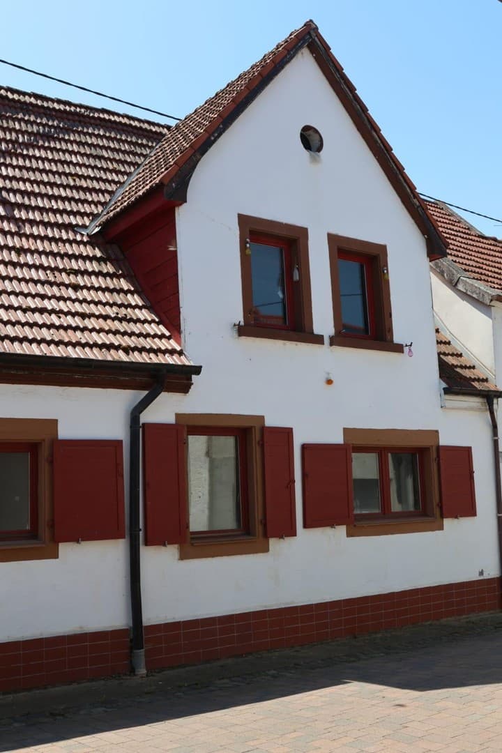 Sanierungsprojekt mit Geschichte: Raum für Ihre Wohnträume & Werkstatt in 67591 Wachenheim