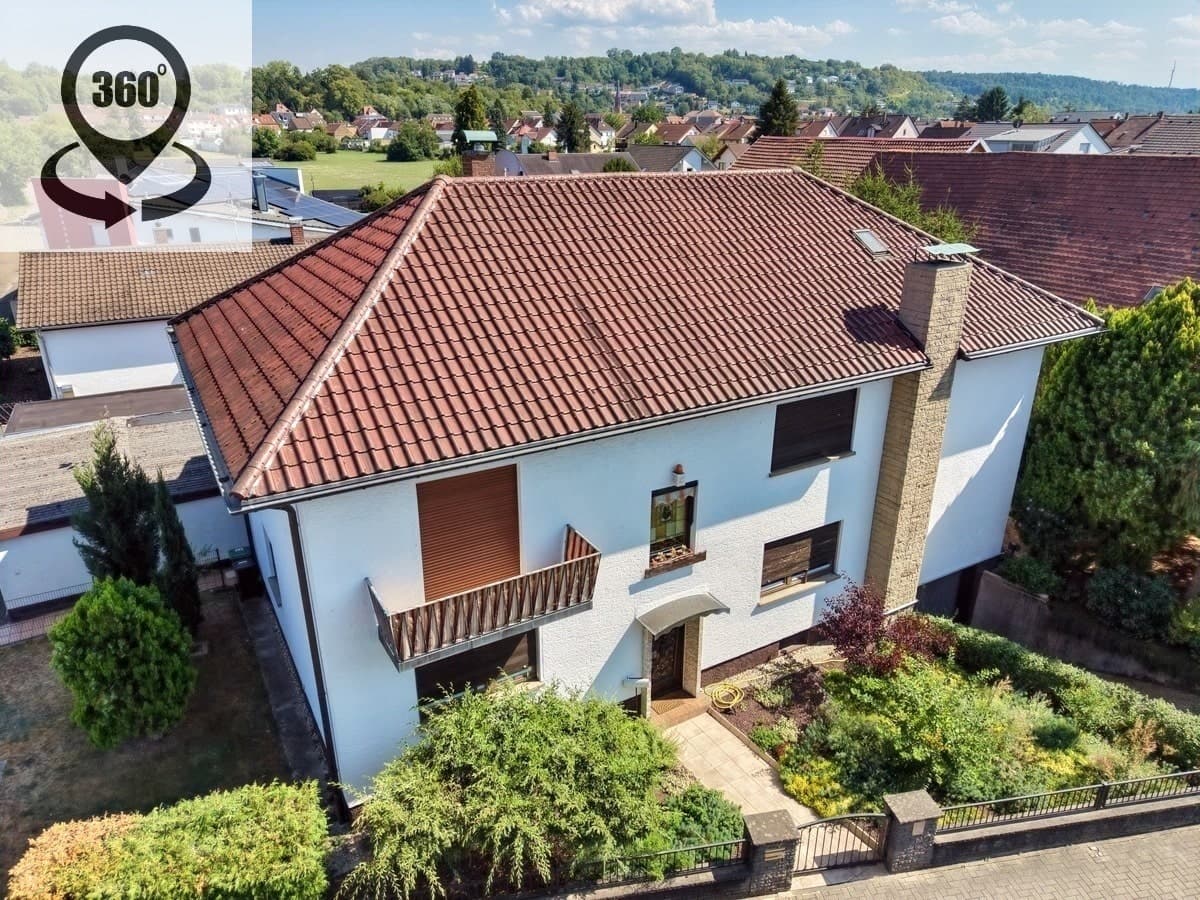 Zweifamilienhaus in Weingarten!