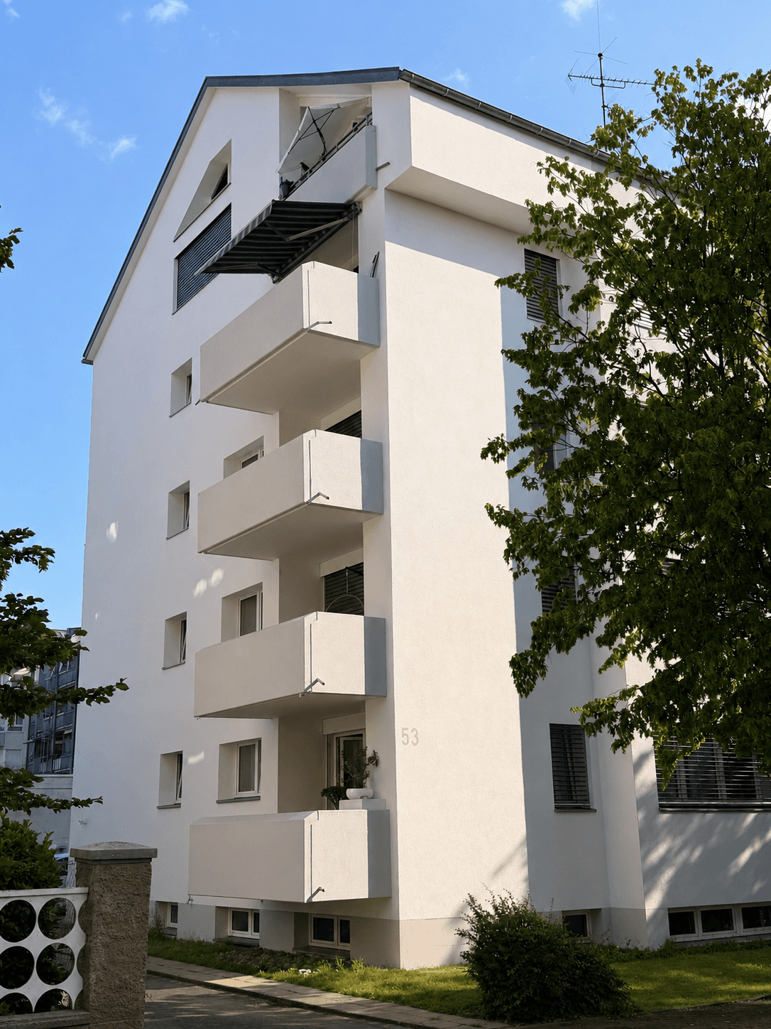 Helle 4 Zimmer Wohnung mit Balkon im Zentrum von Singen