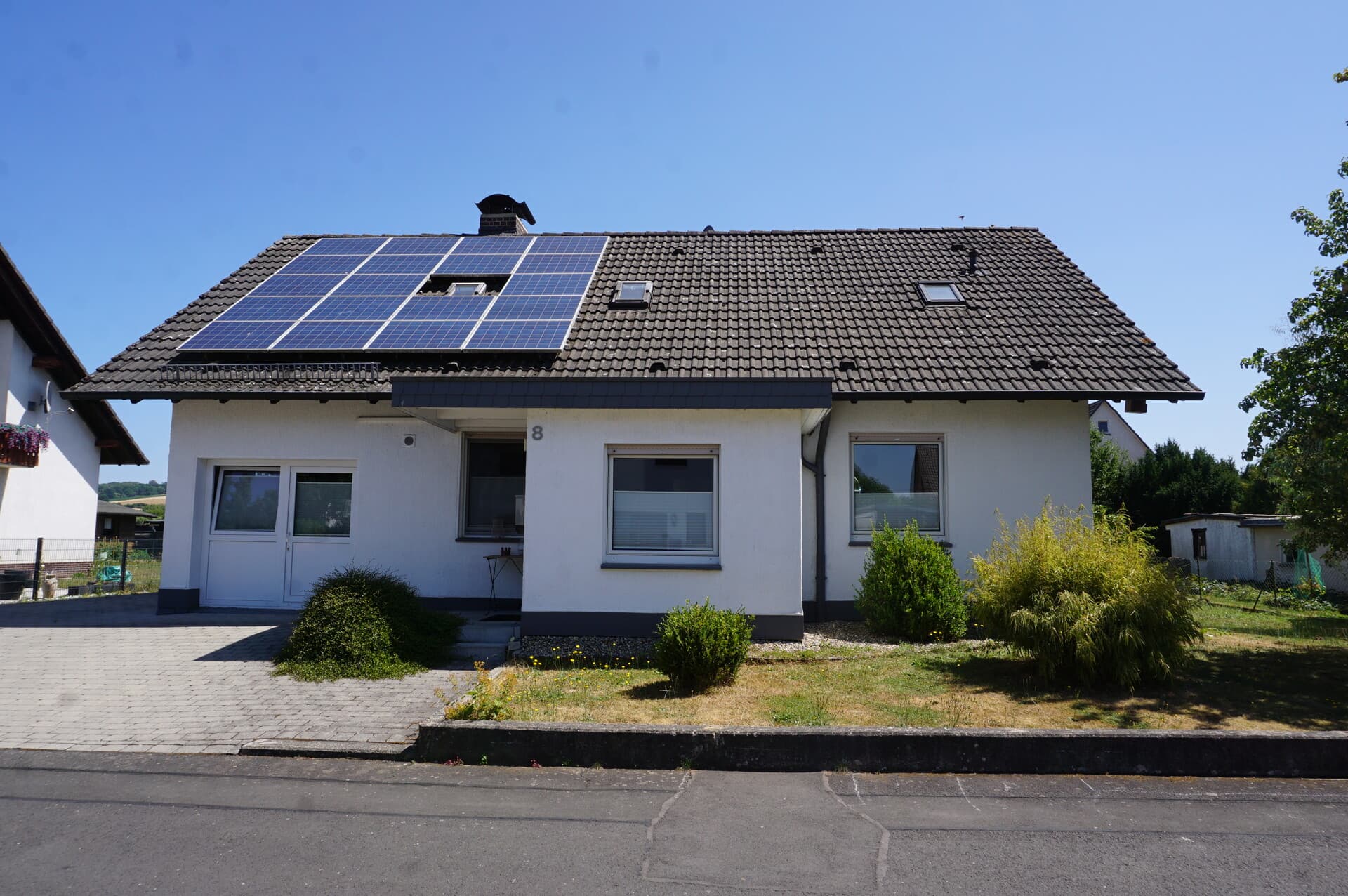 Attraktives Einfamilienhaus in zentraler, ruhiger Lage von Felsberg. Keine Käuferprovision!