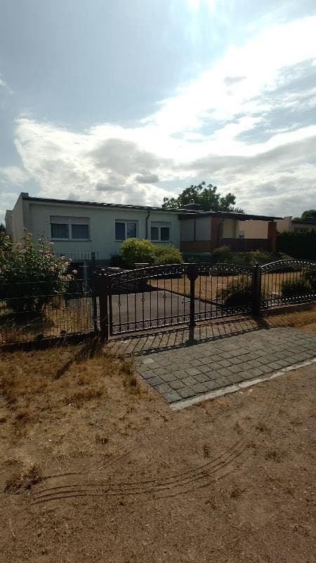 Idyllisch Wohnen: Einfamilienhaus auf großen Grundstück in Seegrehna