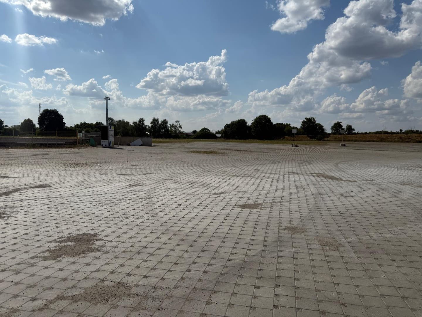 AB 1,00€/m2 - Freifläche für Spedition, Bau, Lager, Container ab 2000m2 teilbar