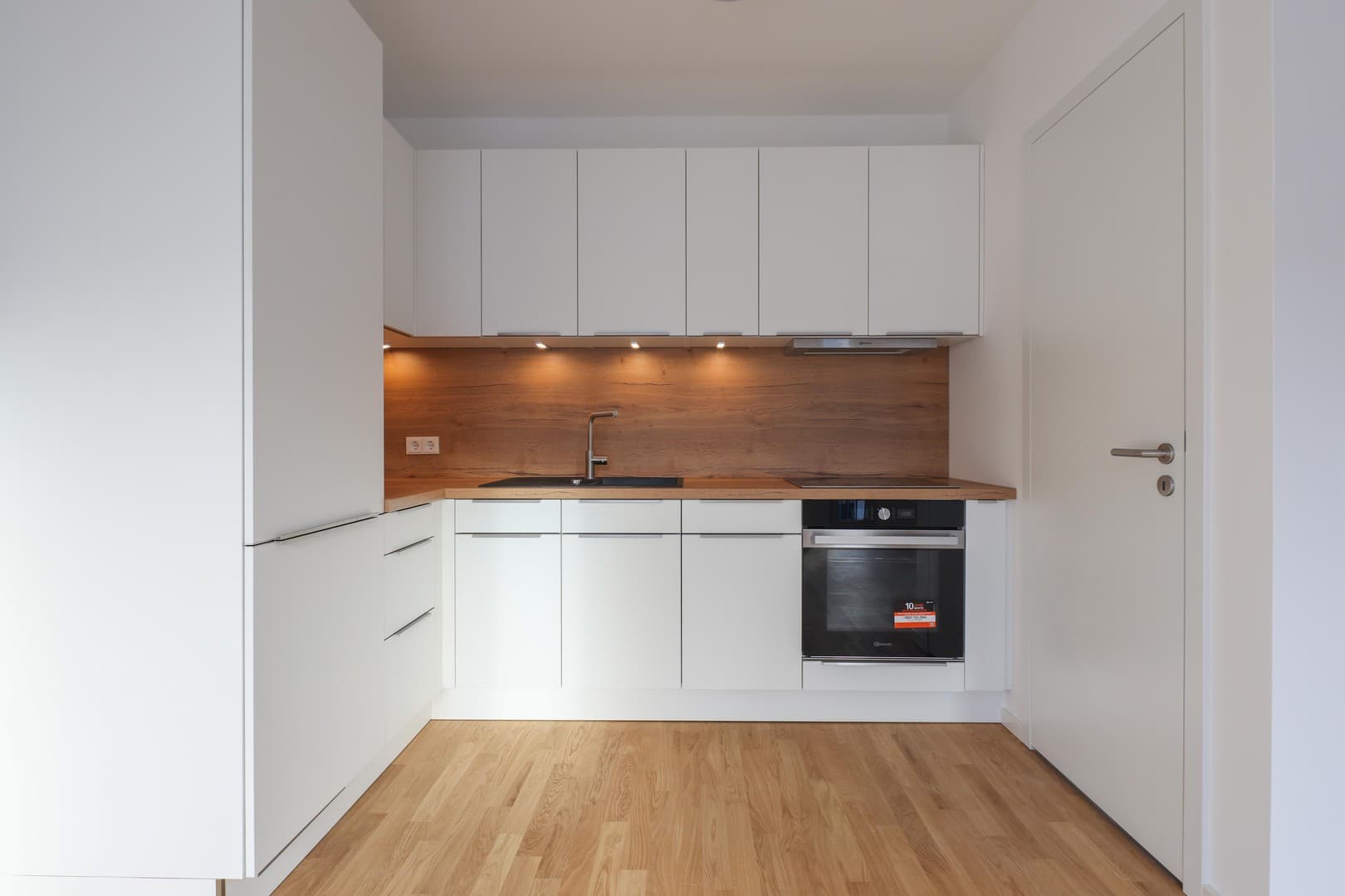 2 Zimmer Luxus - Einbauküche + Parkett, Neubau - vom Eigentümer