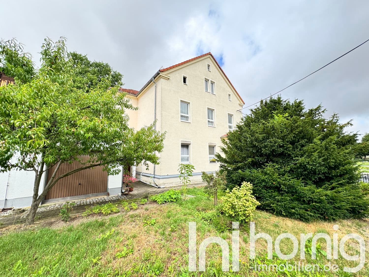 2-Familienhaus mit Möglichkeit für 3 WE und Ladengeschäft im Herzen von Eibau