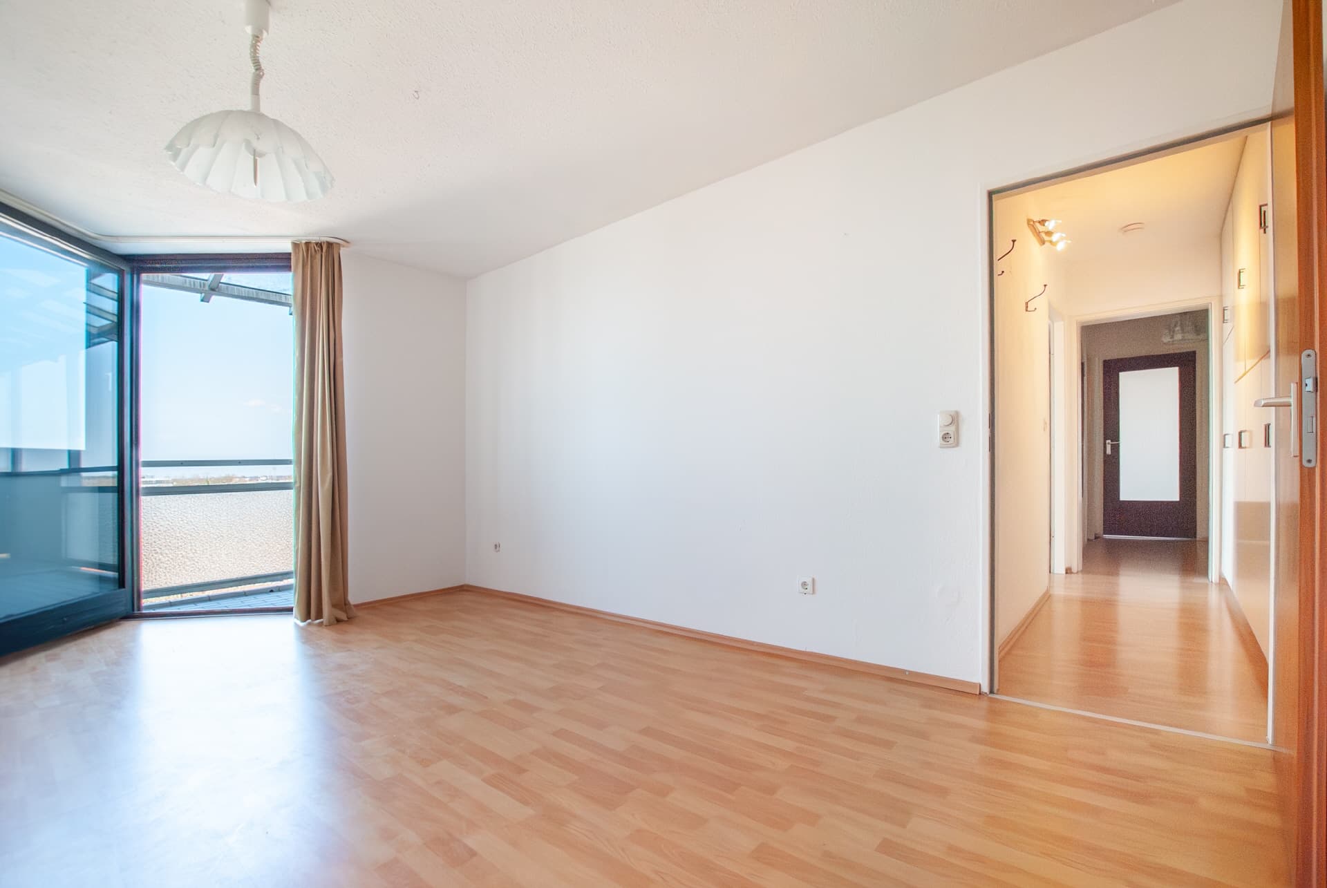 AIGNER - Helle 3-Zimmer-Dachgeschosswohnung in großstadtnaher Lage
