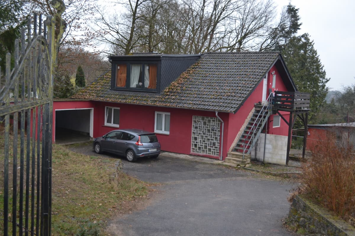 Großzügiges Grundstück trifft naturnahe Exklusivität – Einfamilienhaus mit Einliegerwohnung in Hofheim-Wildsachsen mit 1600 m² Grdst.