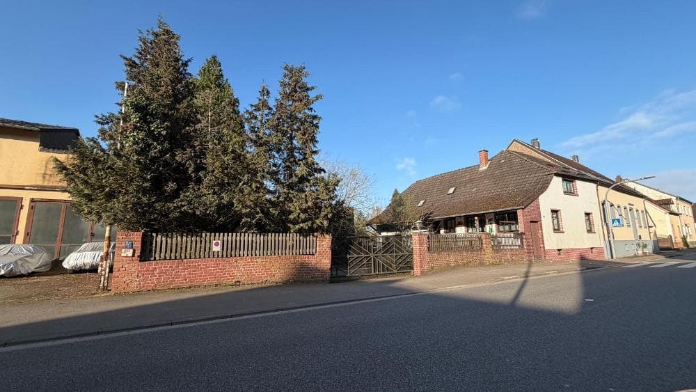 +++Einfamilienhaus mit ebenem Südgarten, großer Garage und Scheune im Herzen von Einöd+++