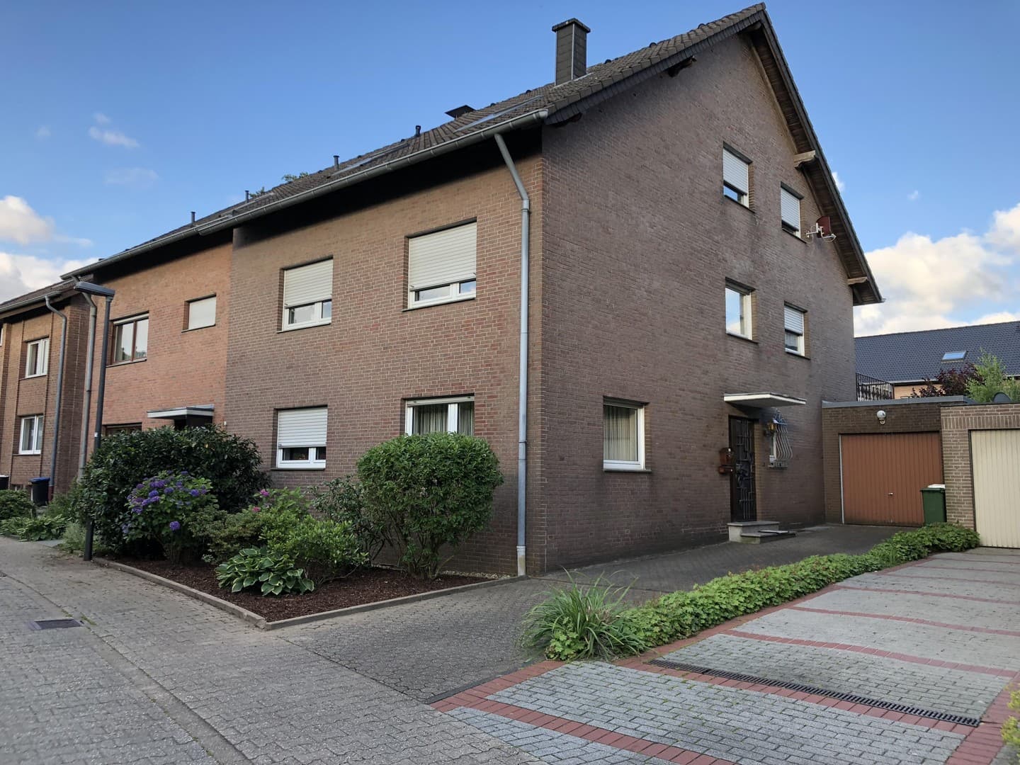 Beste Wohnlage in Aachen-Brand - Ihr neues Zuhause mit Garten und vielseitiger Nutzung