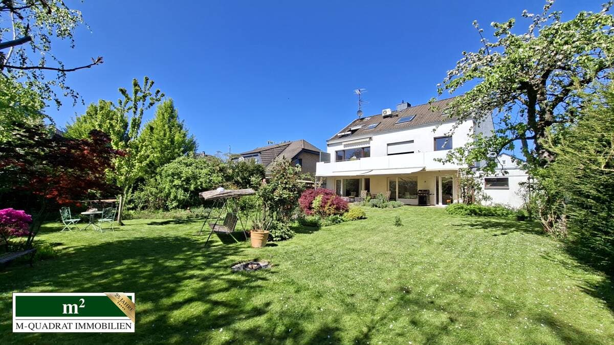 schönes Zweifamilienhaus mit traumhaftem Grundstück und drei Wohneinheiten