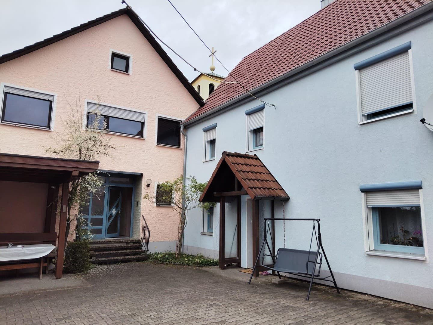 Zwei EFH mit Nebengebäude in Hemhofen