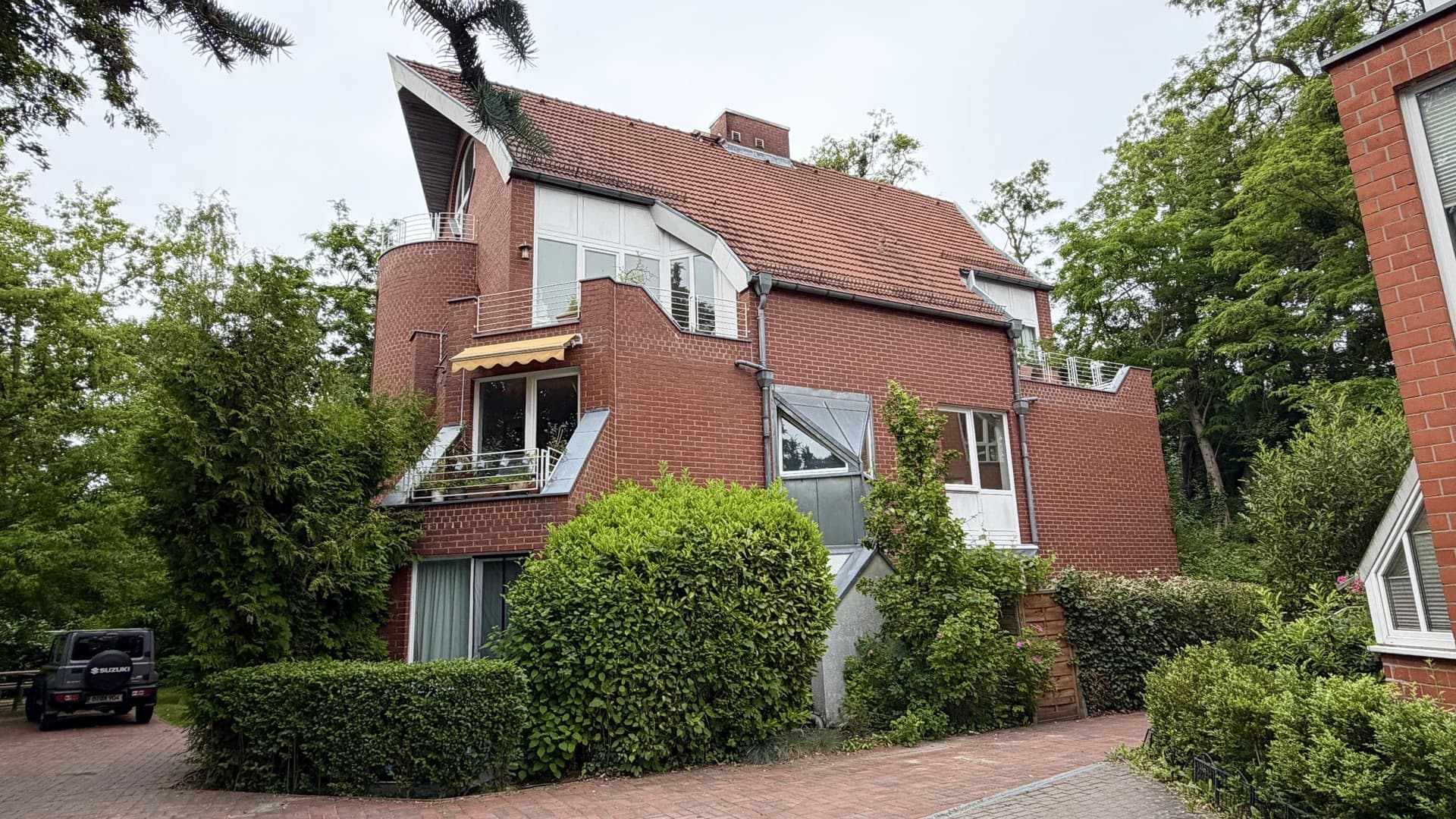 Berlin-Kladow -kernsanierte 3 Zimmer Maisonette Wohnung mit kleinem Garten