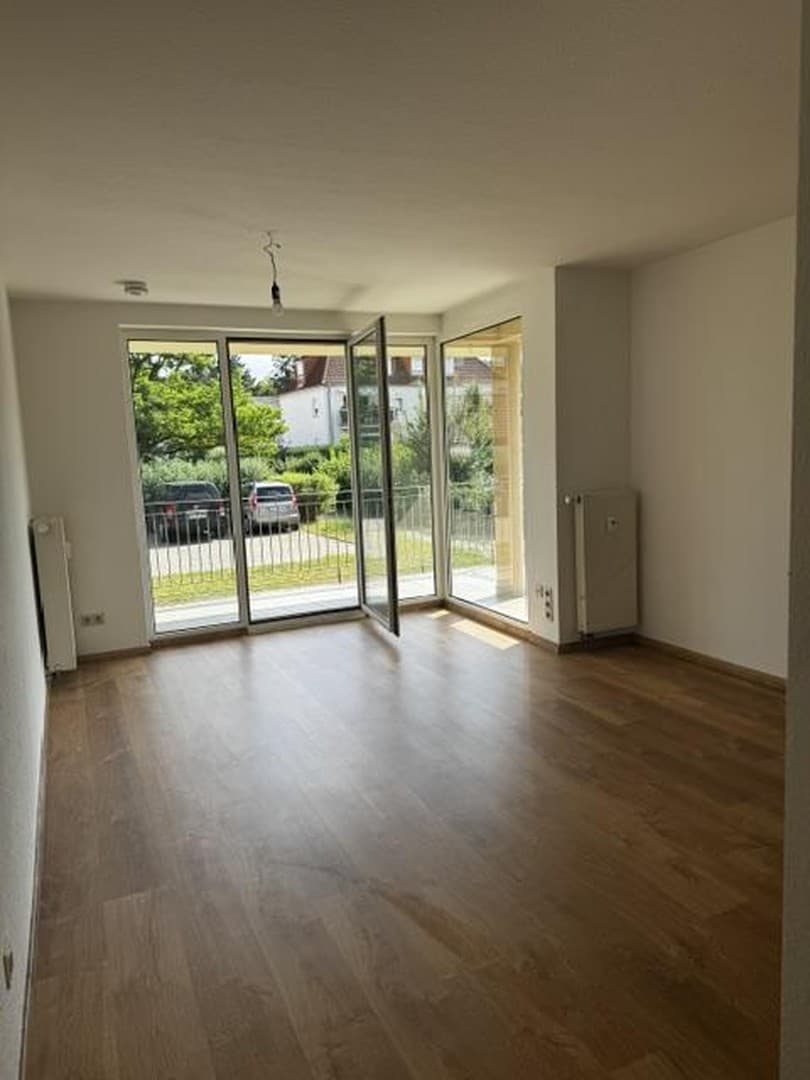 ! Roßlau - tolle - 2 Raum Wohnung m. Balkon ! AB SOFORT ! B5