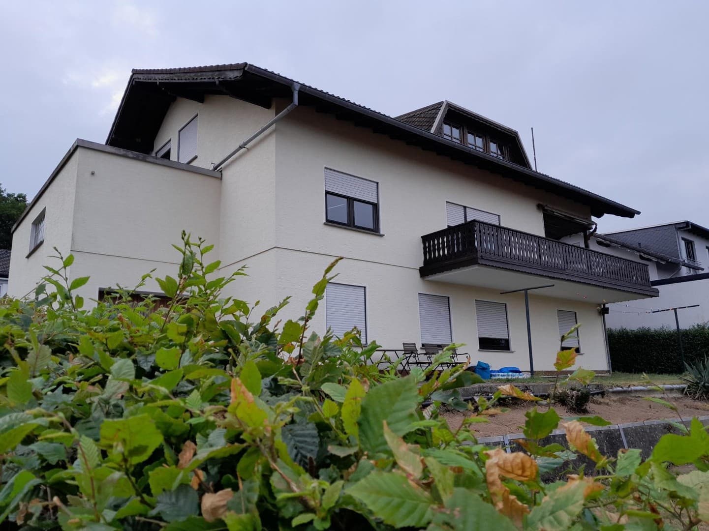 Provisionsfrei von Privat: Großzügiges Mehrfamilienhaus mit Ausbau-Potenzial und Traum-Aussicht