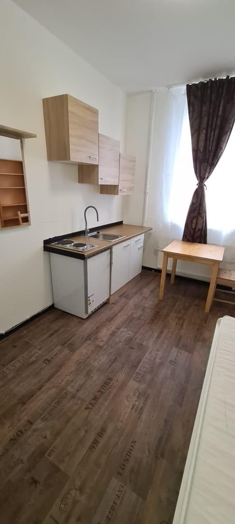 Möbliertes Apartment mit eigener Dusche & Küche – Strom und Heizung inklusive – Erlangen Zentrum