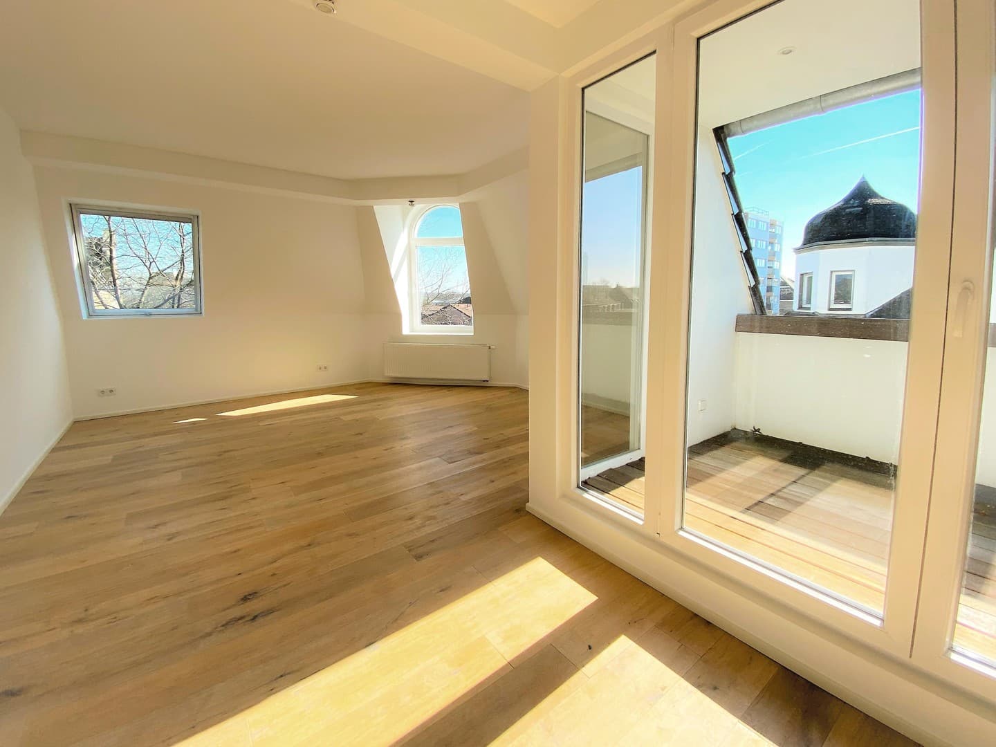 Exklusive 4-Zimmer-Maisonette-Wohnung im Dachgeschoss mit 2 Balkonen – Rüttenscheid