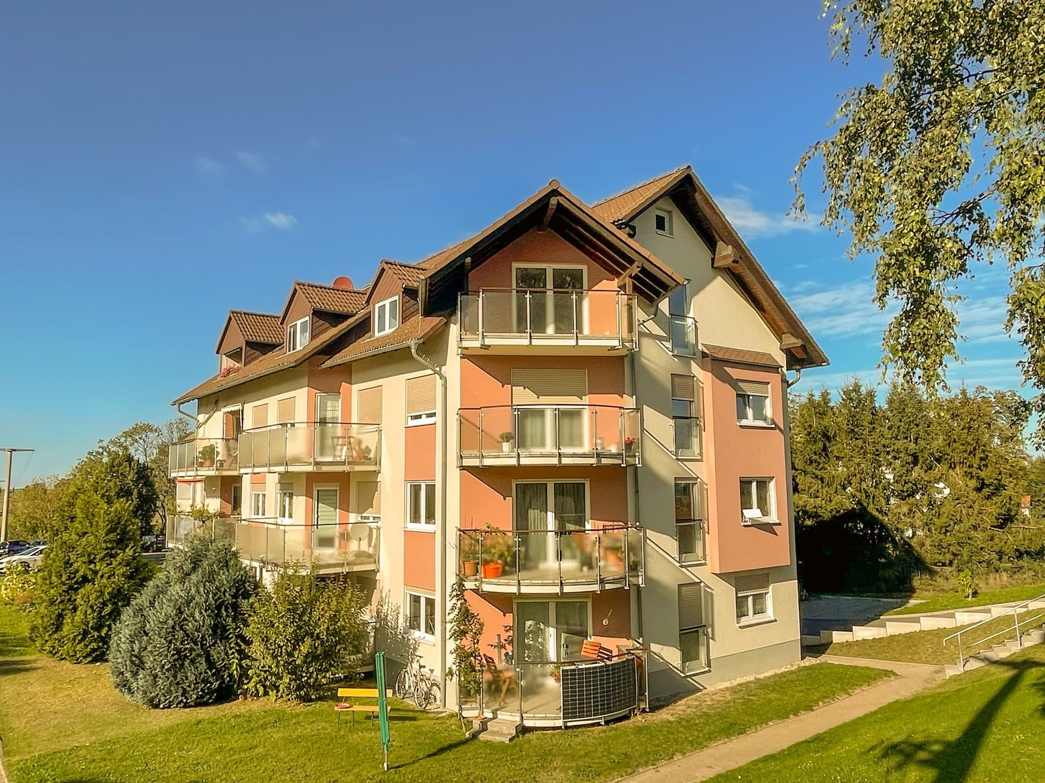 Kapitalanlage mit Potenzial – Helle 2-Zimmer-Wohnung mit großem Balkon und Stellplatz in Klipphausen