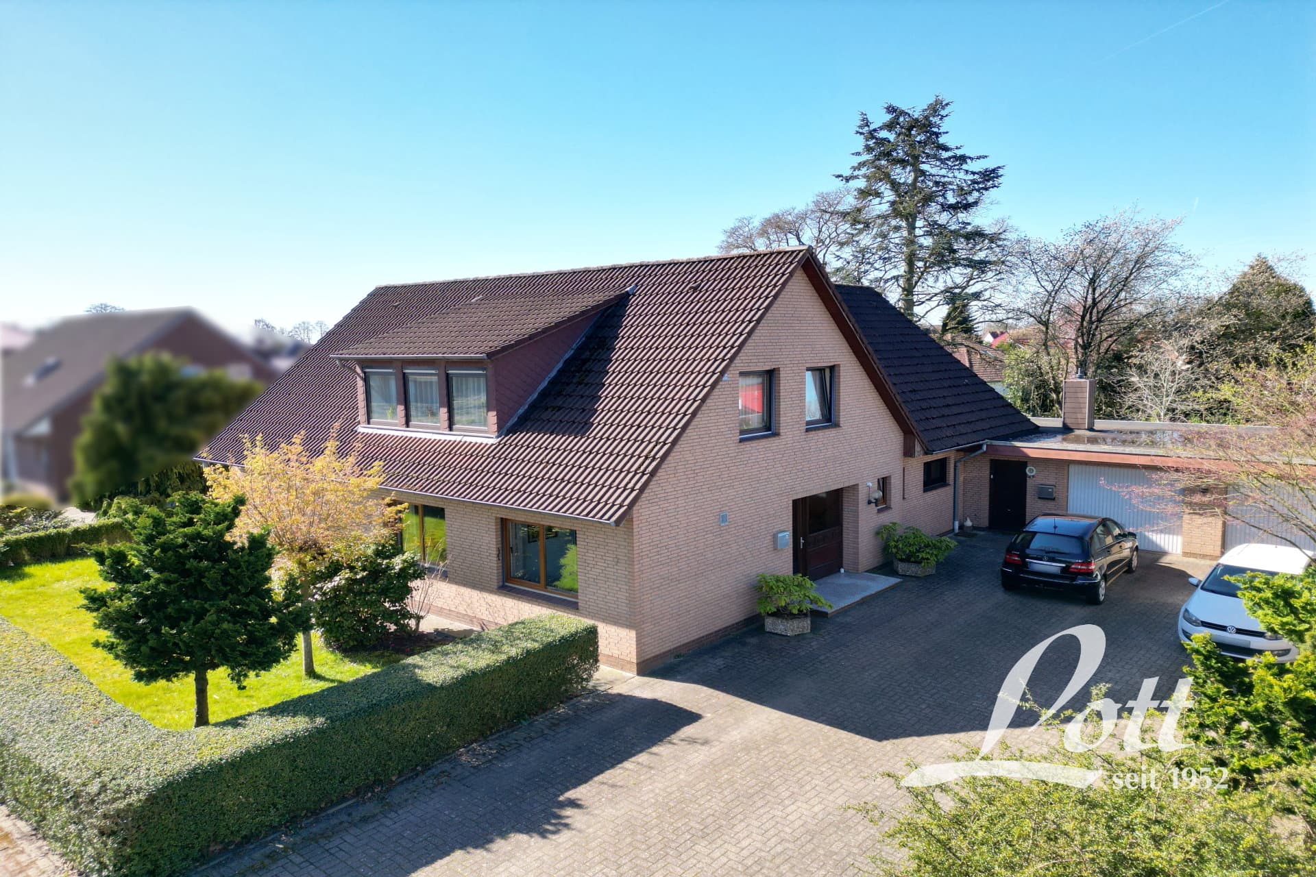 **Schöne Oberwohnung in einem Zweifamilienhaus im Ortszentrum in Augustfehn**
