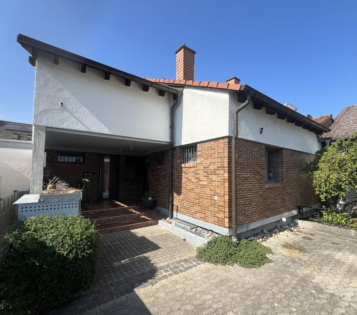 Stilvolles Einfamilienhaus mit Einliegerwohnung