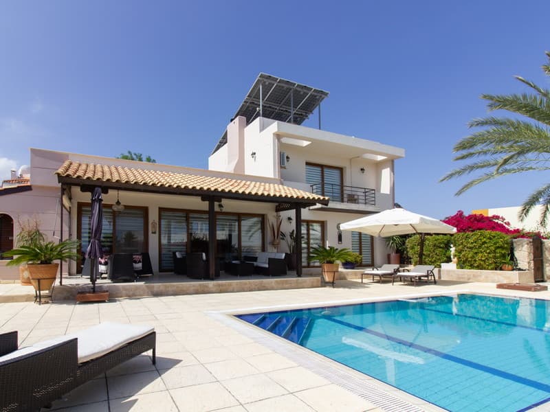 Ein Traum in Nordzypern! Villa mit privatem Pool!