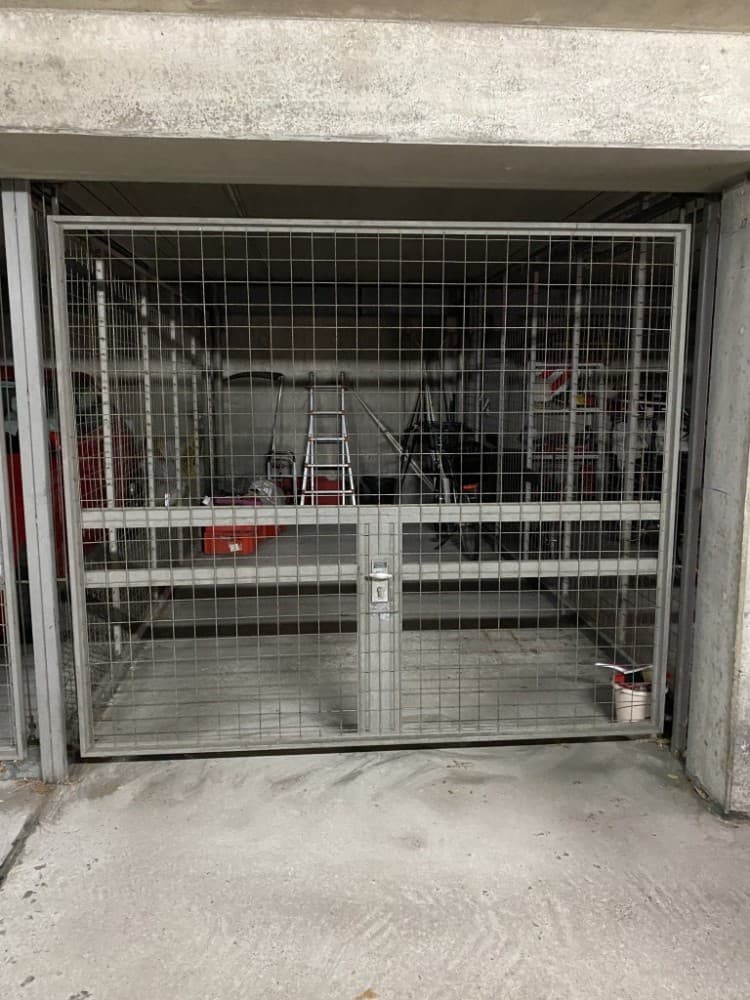 Tiefgaragenstellplatz zu verkaufen ...