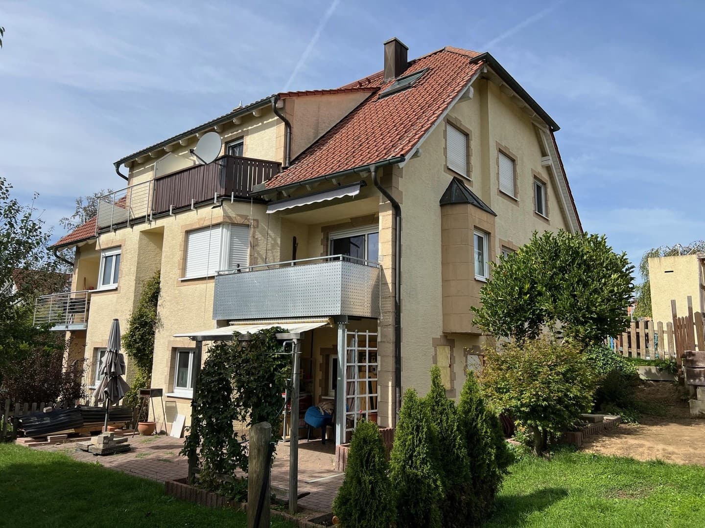 Schöne DHH am Ortsrand mit unverbautem Blick // 147qm Wohnfläche / 7 Zimmer / Einziehen & Wohlfühlen