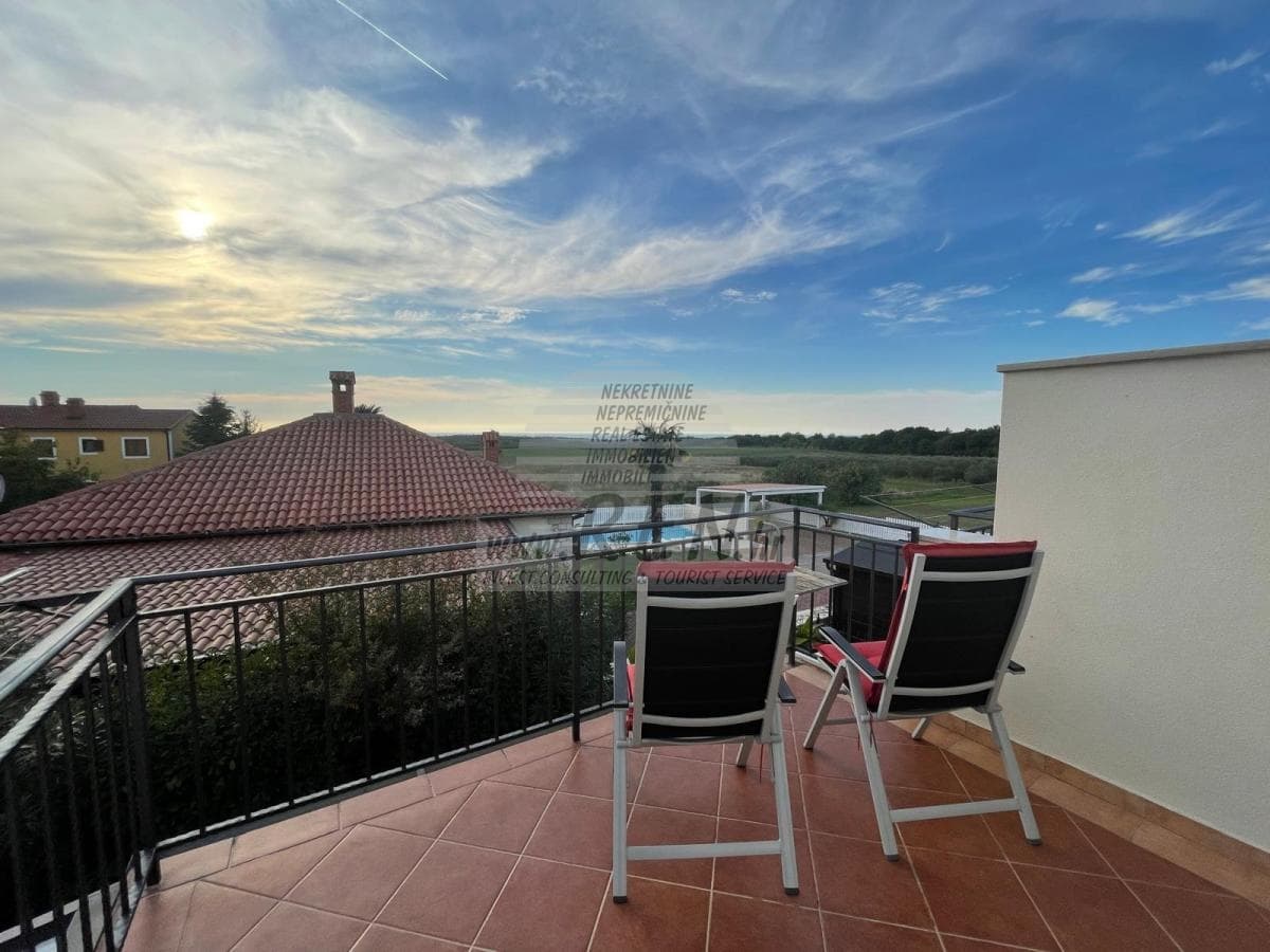 Mediterranes Reihenhaus mit Meerblick – Nähe Novigrad
