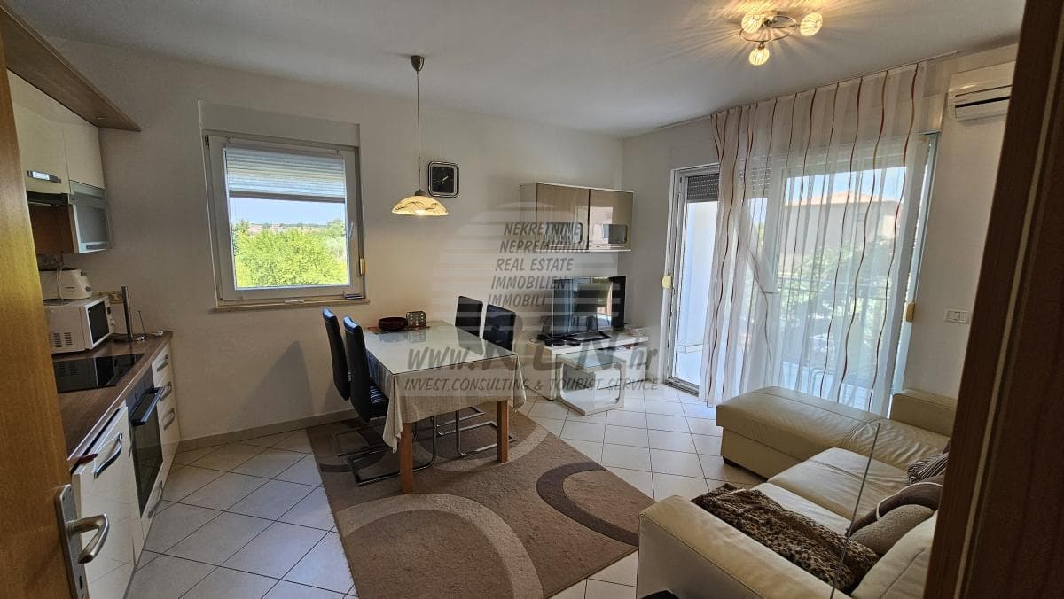 Zwei-Zimmer-Wohnung in Meeresnähe – Novigrad