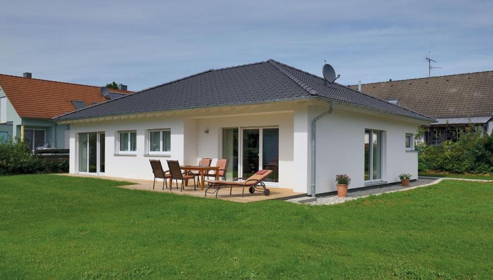 Der Bungalow mit schönen Gestaltungselementen. Wir unterstützen Ihr Vorhaben durch angepasste Baukosten!