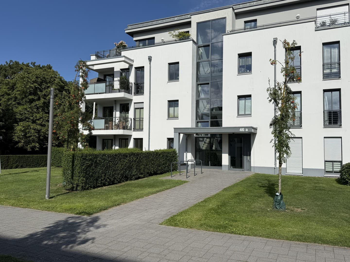 Nur 100 m vom Meer entfernt - Stilvolle 3 ZKB Wohnung mit Marken EBK u. TG Stellplatz