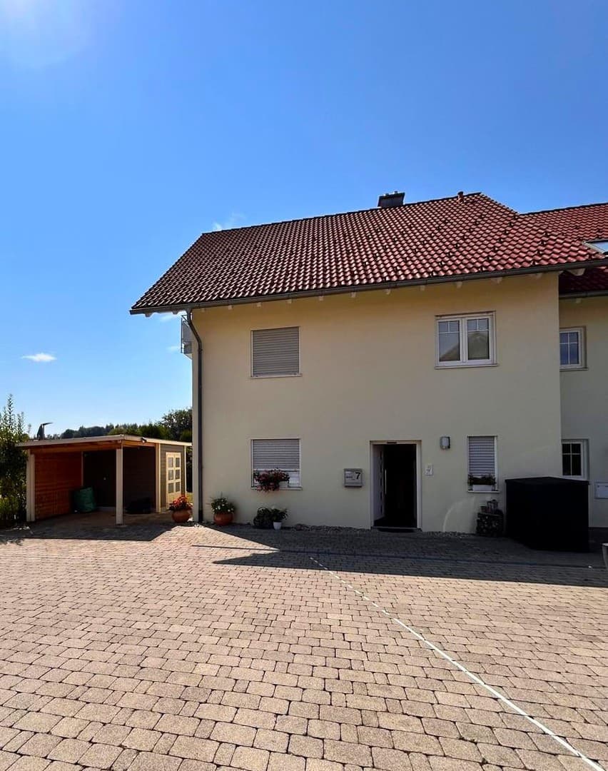 Moderne Doppelhaushälfte mit Ausbaupotential