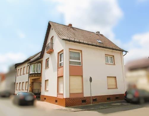 albero:) mit der Kirche im Dorf