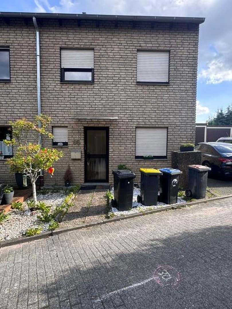 Modernisiertes Reihenendhaus in Toplage Cronenberg
