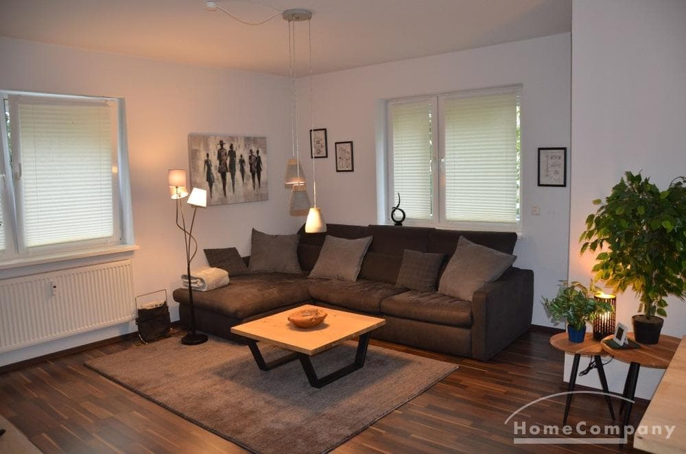Moderne, schöne 2 Zi.Whg., möbliert, mit Balkon und PKW Stellplatz in ruhiger Lage.
