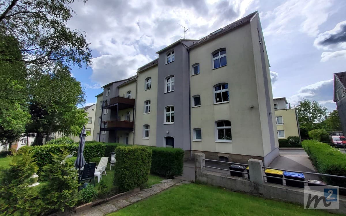 Schöne lichtdurchflutete Wohnung im 1. OG mit separatem Mansardenzimmer!